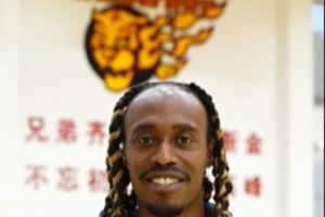 麦考尔：我喜欢赢球 向杜锋指导学习 我的领导力和防守可帮助球队